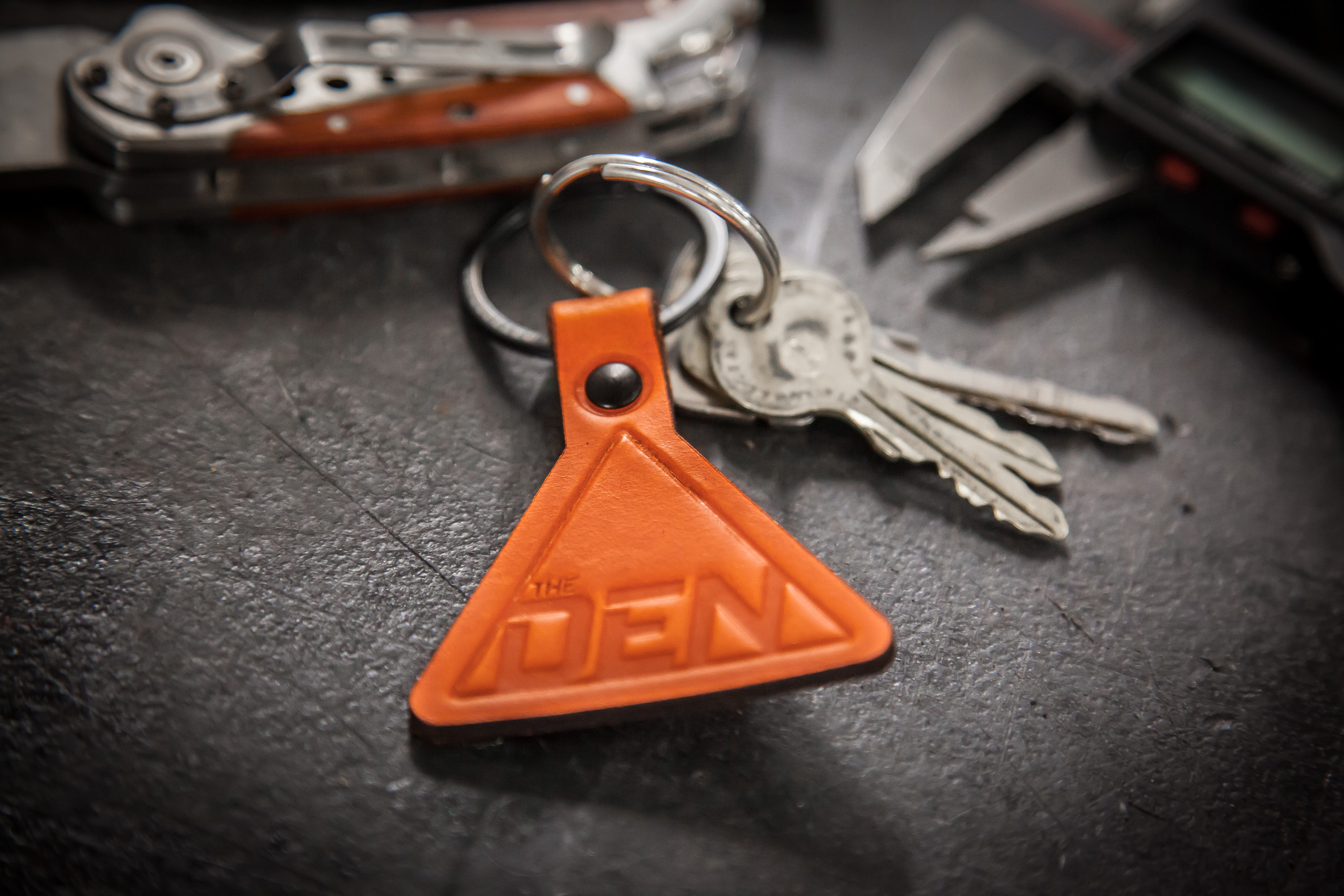 The Den Leather Keyring - RETROPOWER